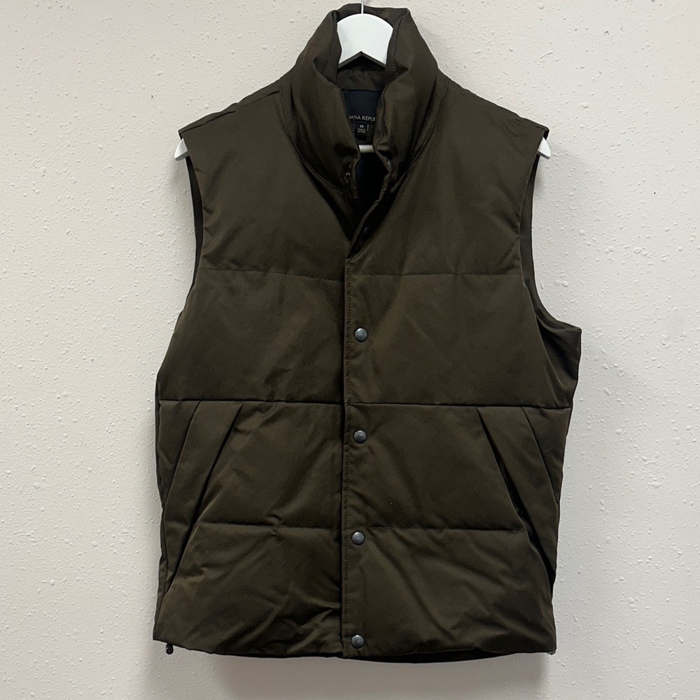 Banana Republic men’s Brown Puffer snap Vest